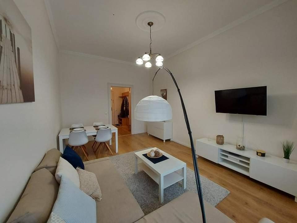 Alfoeldi Palace Apartman Дебрецен Екстериор снимка